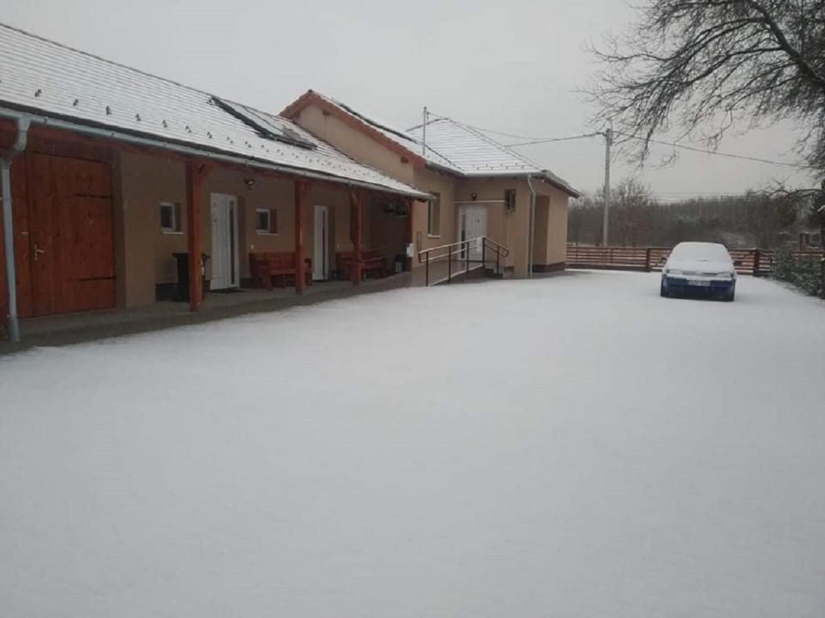 Apartmán Okerka Vendeghaz Csesztreg Exteriér fotografie